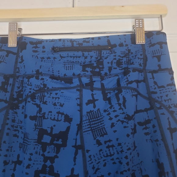 CAbi 963 Skinny Tech Cool Down Leggings Blue Black Print Womens Size S - Picture 6 of 11